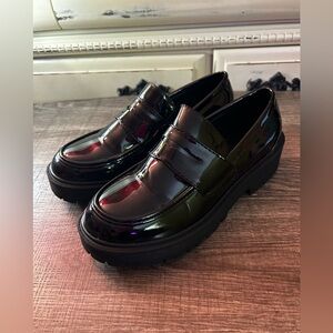 Forever black patent penny loafer style platform shoes size 5 1/2